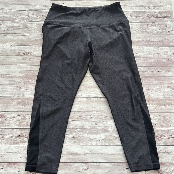 Z by Zella Grey Mesh Panel High Rise Capri Length Leggings - Picture 3 of 6